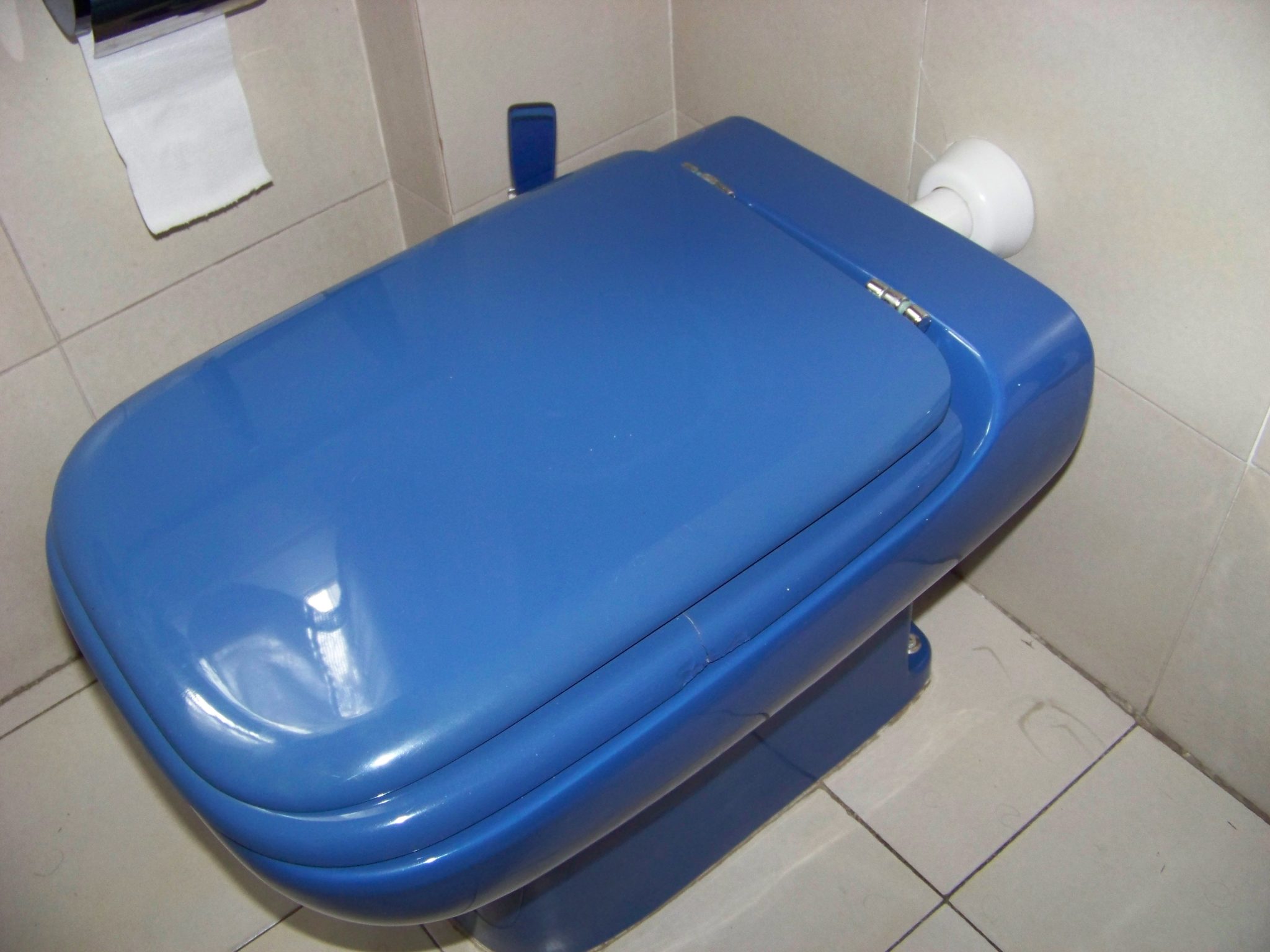 Rectangular/square sanitaryware and replacement toilet seats